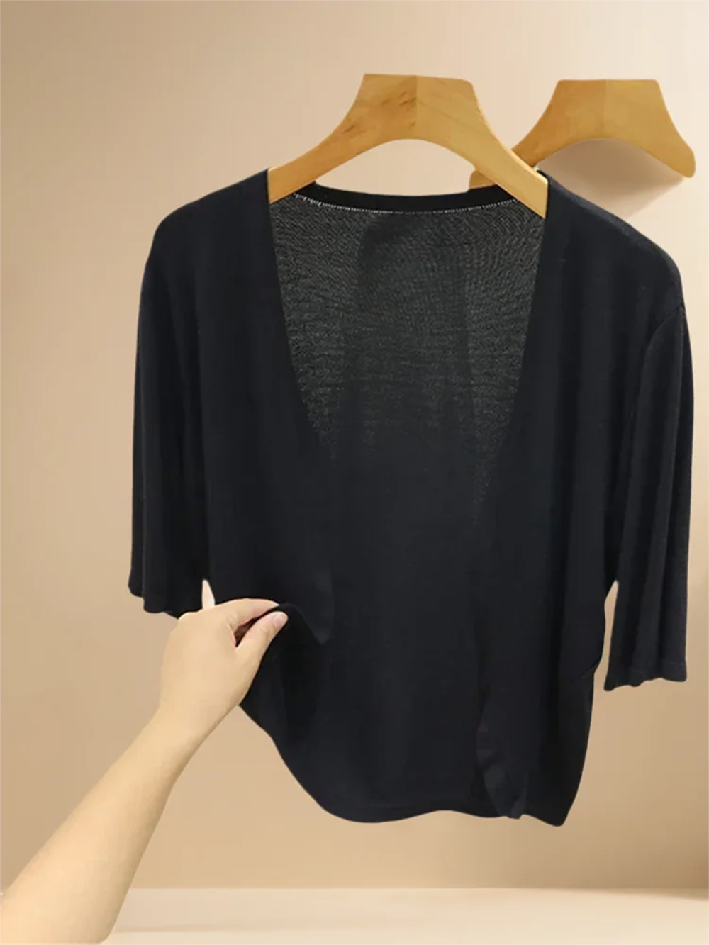 Summer Clothing Yarn - 2024สเวตเตอร์คลุมไหล่ผู้หญิงสีดำสีขาวฤดูร้อนเสื้อสเวตเตอร์ถักคลุมไหล่บางคาร์ดิแกนลำลองเสื้อครอป