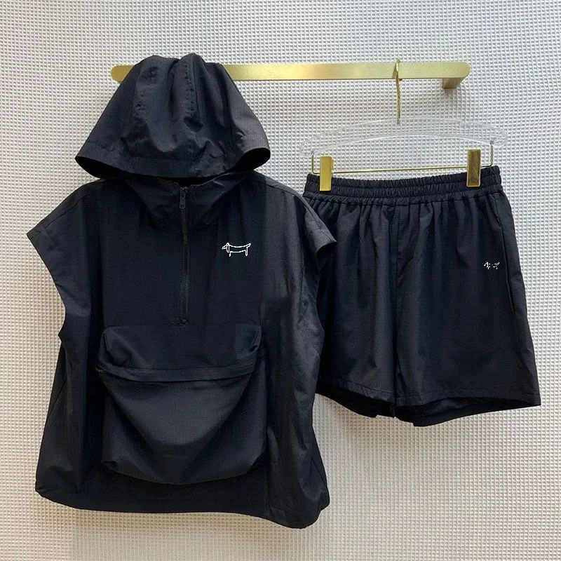 Summer Golf Clothing - ชุดกอล์ฟ 2 ชิ้น เสื้อแขนกุดสำหรับฤดูร้อนและกางเกงขาสั้นมีแผ่นรองเอว ชุดกีฬากอล์ฟแขนกุดกระเป๋าใหญ่สำหรับผู้ชายและผู้หญิง